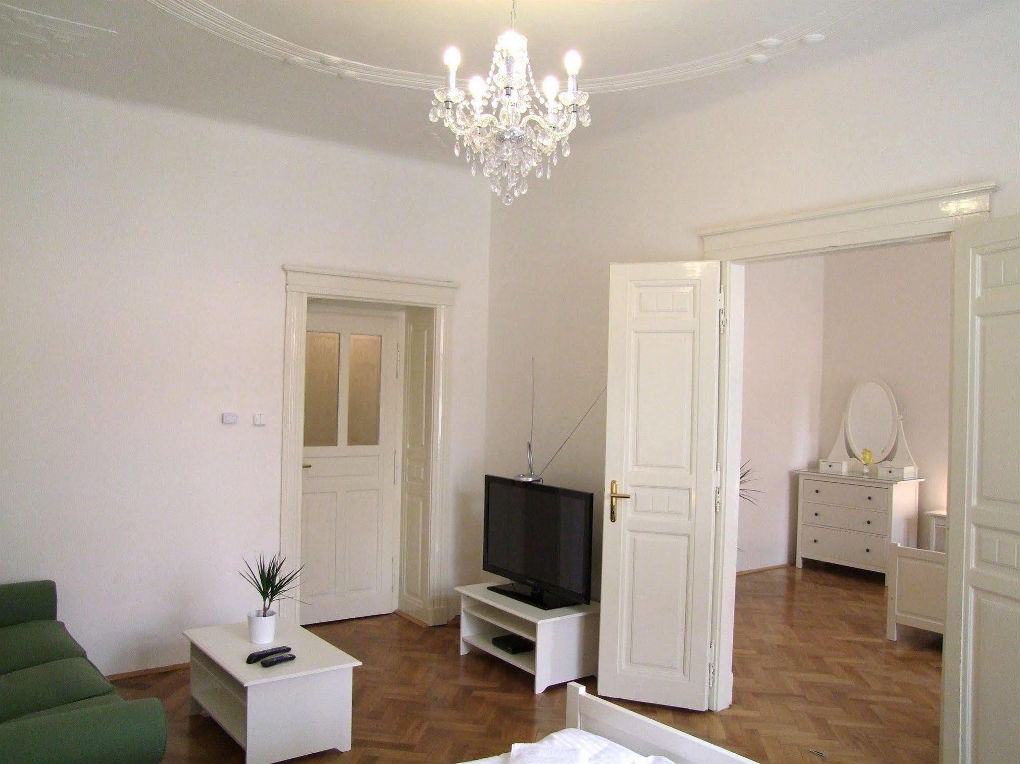 Old Town Square Lägenhetshotell 4*